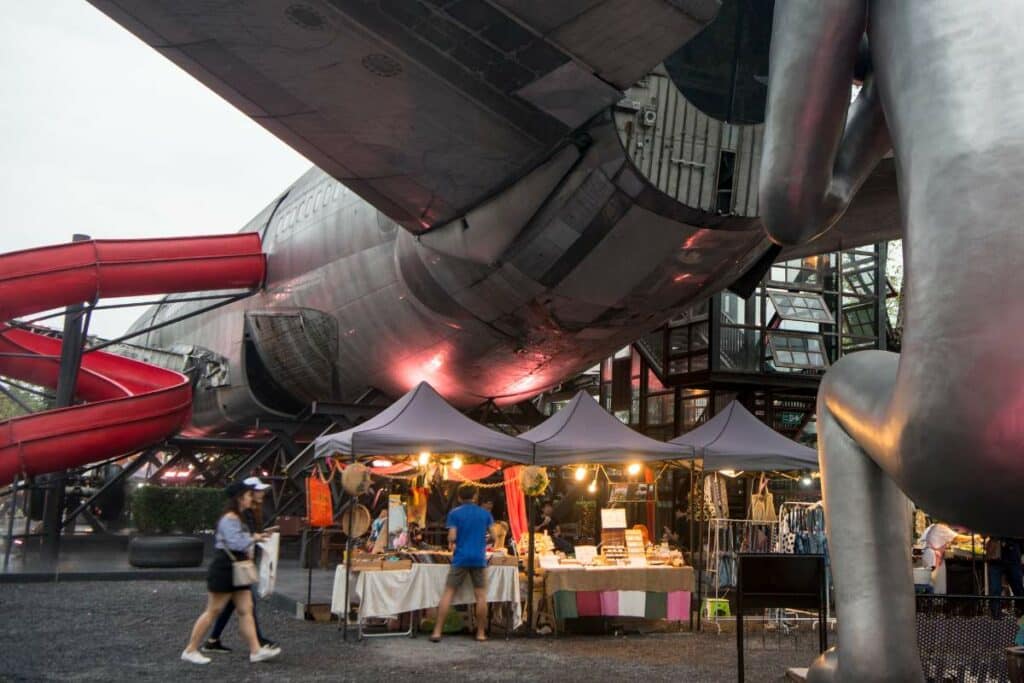 Chang Chui Plane Market Bangkok