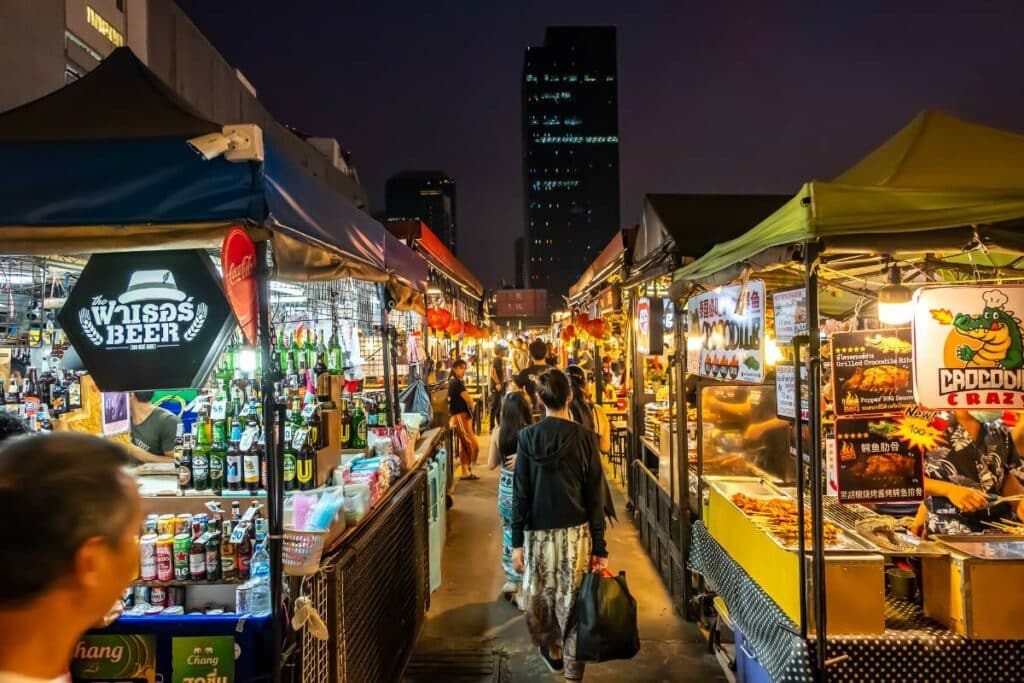 Bangkok Nachtmarkt: Die Besten Spots Zum Shoppen, Essen Und Flanieren
