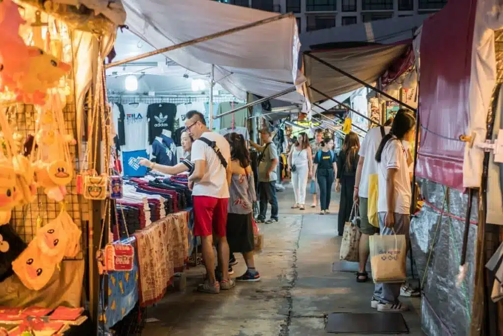 Talad Rot Fai Srinakarin (Srinakarin Train Night Market)