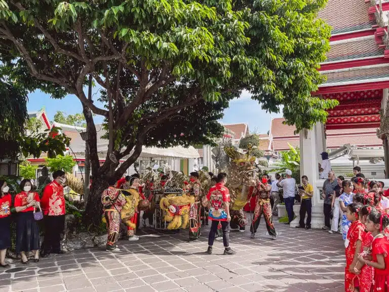 chinese new year in bangkok drachen parade wat pho 768x576
