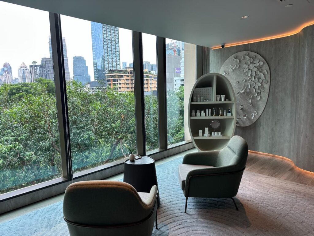Lounge Des Amaranth Spa Mit Skyline-Blick