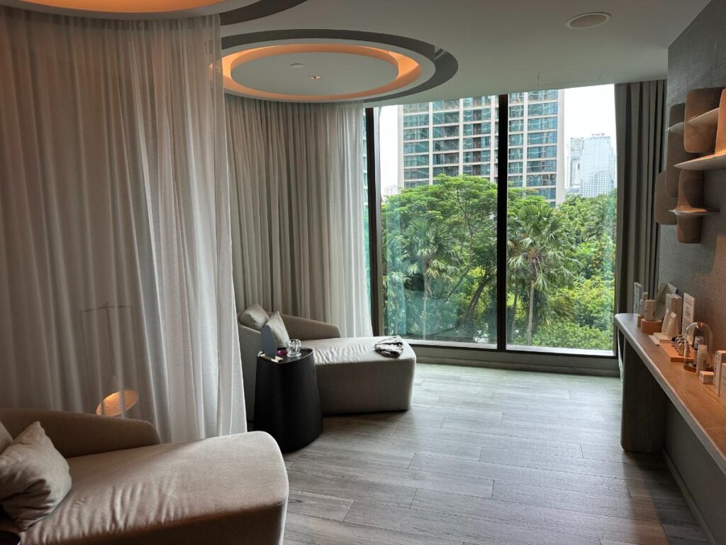 Ruheraum Im Amaranth Spa Mit Skyline-Blick