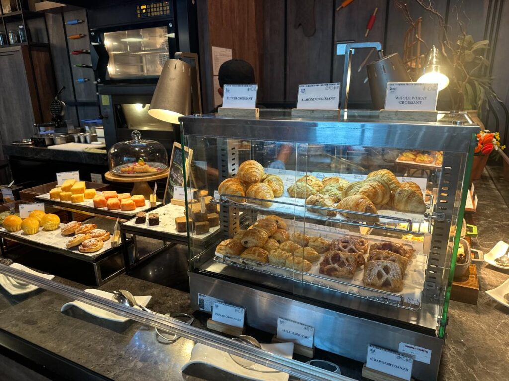 Bäckerei- Und Gebäckstation Beim Frühstück