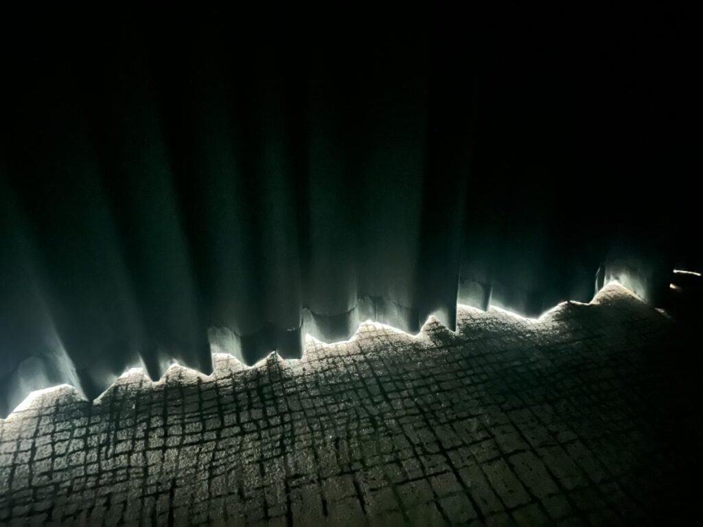 Beleuchtetes Wasserspiel Im Garten Des Kimpton Maa-Lai Bangkok Bei Nacht