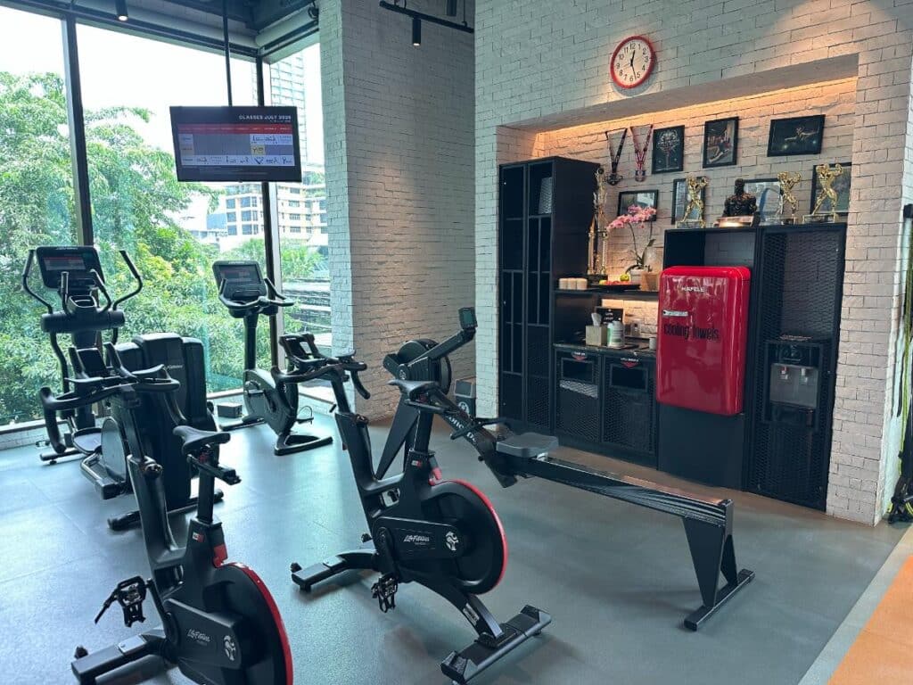 Cardiobereich Im Gym Des Kimpton Maa-Lai
