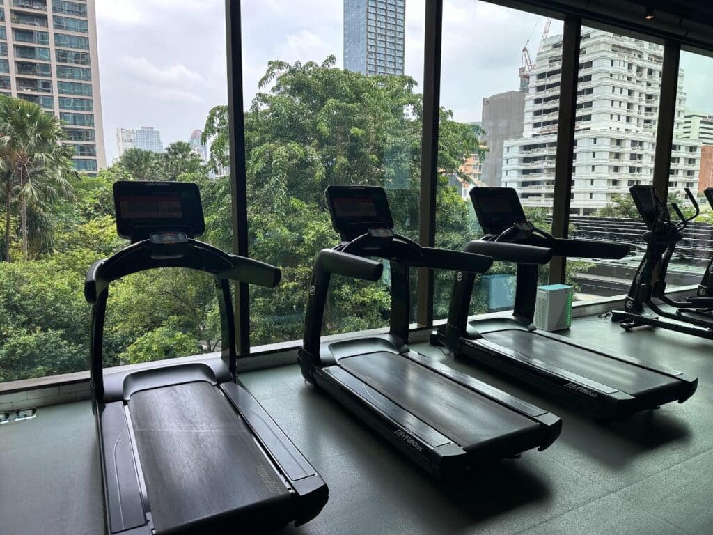 Laufbänder Mit Gartenblick Im Gym
