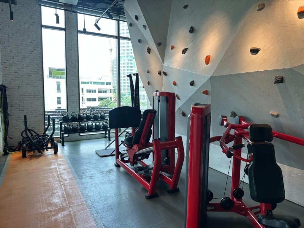 Kraftmaschinen Im Gym Des Kimpton Maa-Lai