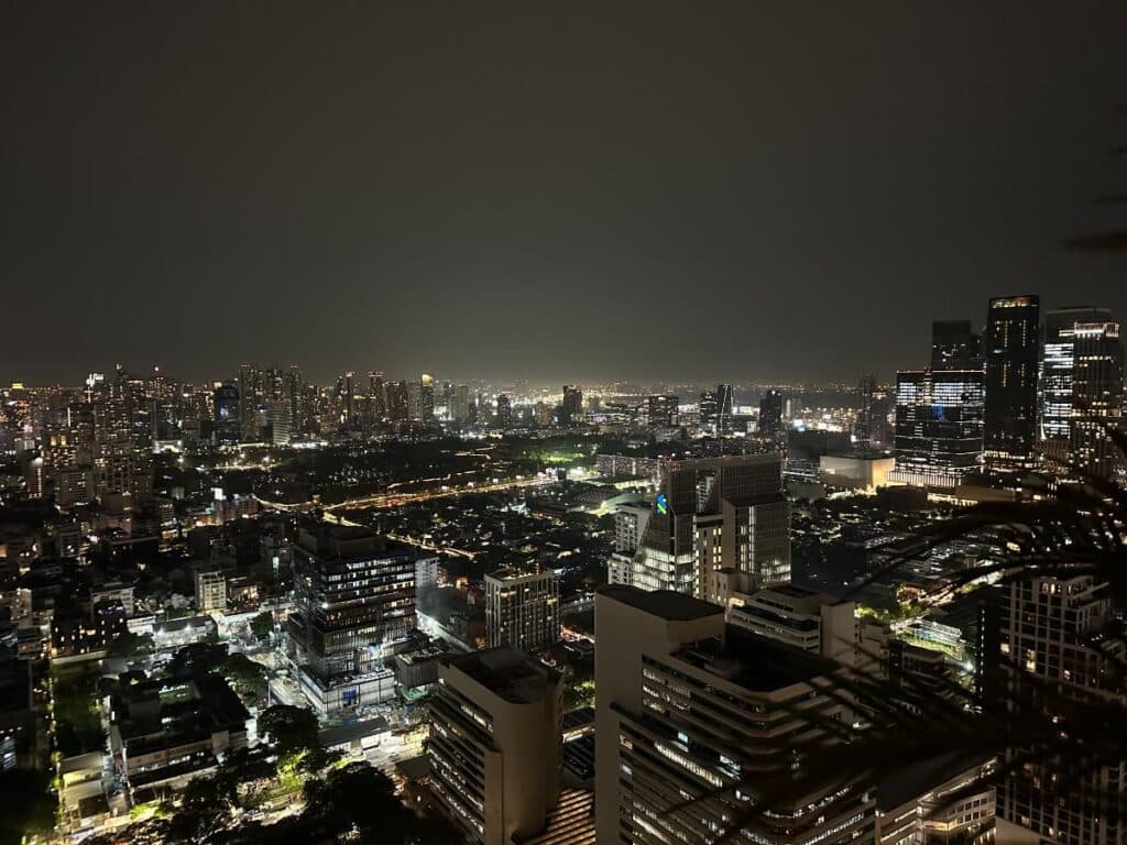 Panorama Der Nächtlichen Skyline Vom Kimpton Maa-Lai Bangkok