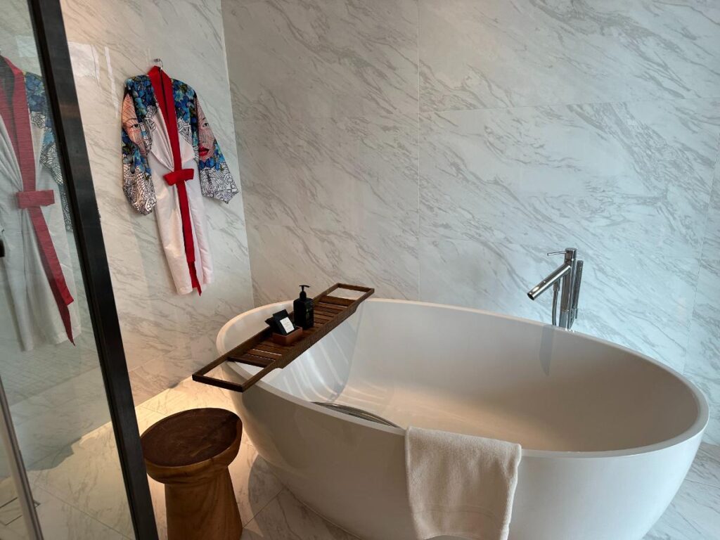 Freistehende Badewanne In Der Sindhorn Suite