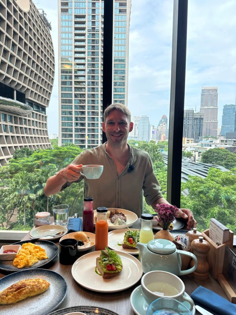 Frühstück Mit Skyline-Blick Im Stock.room, Kimpton Maa-Lai Bangkok
