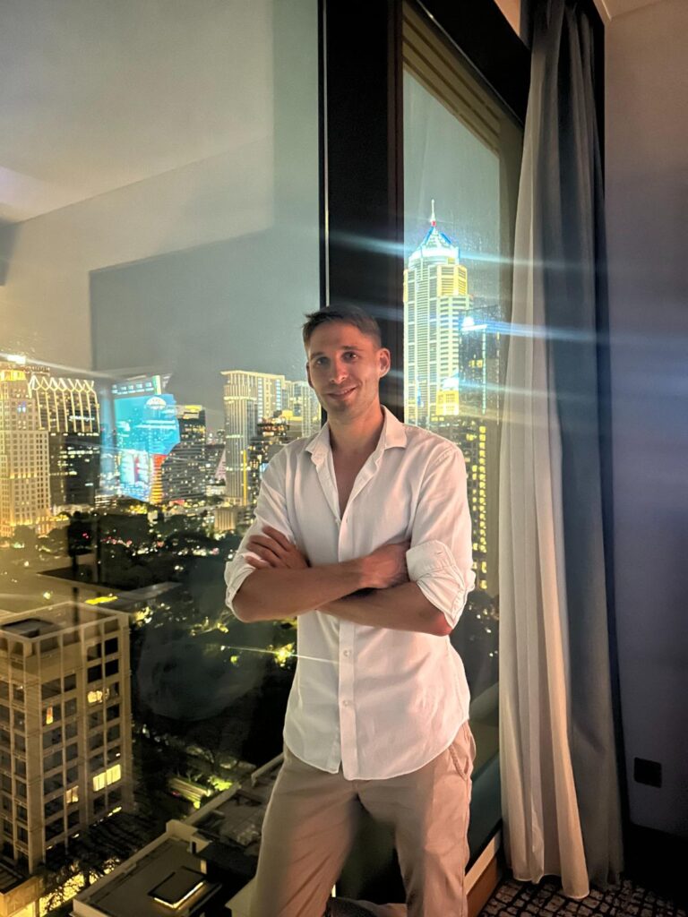 Suite Bei Nacht Mit Skyline Von Bangkok
